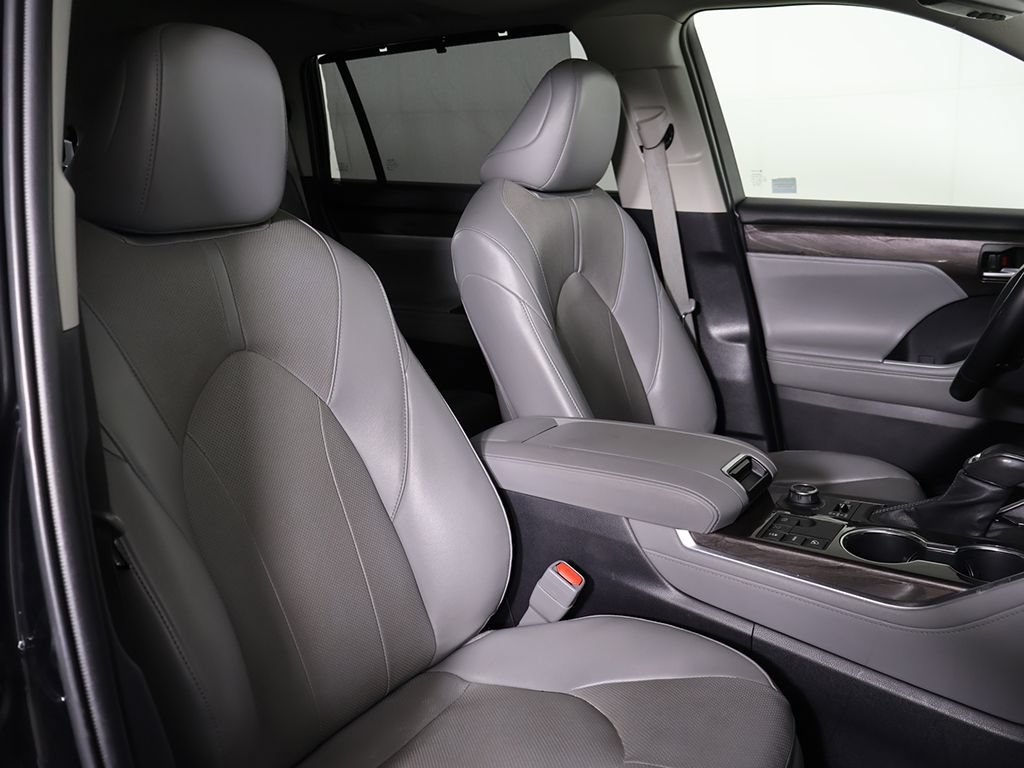 Used 2023 Toyota Highlander Limited AWD/4WD image 31