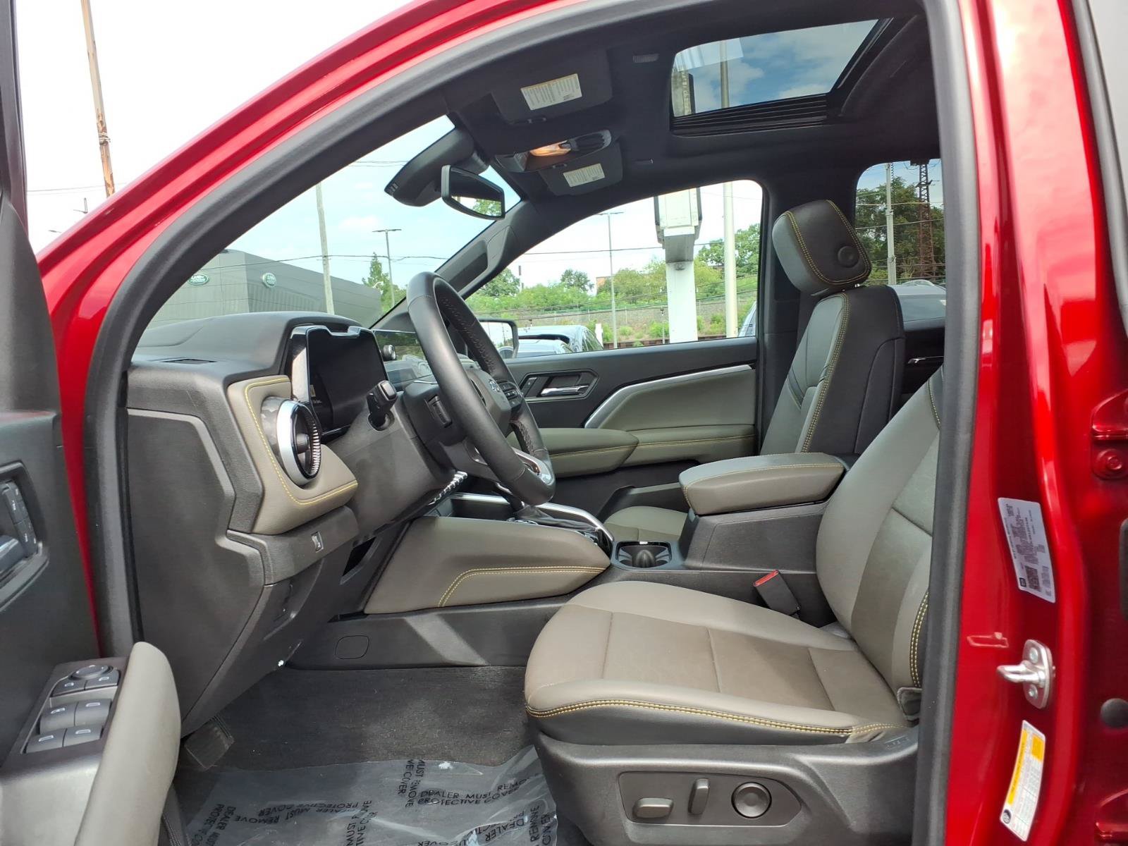 Used 2024 Chevrolet Colorado ZR2 w/ ZR2 Convenience Package III AWD/4WD image 18