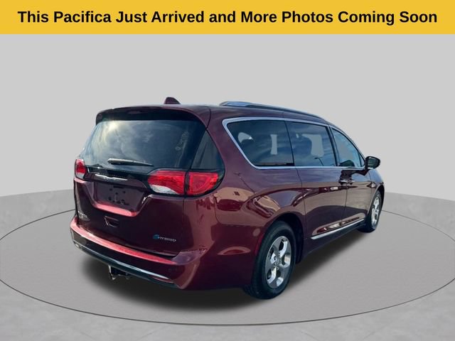 Used 2018 Chrysler Pacifica Limited FWD image 3
