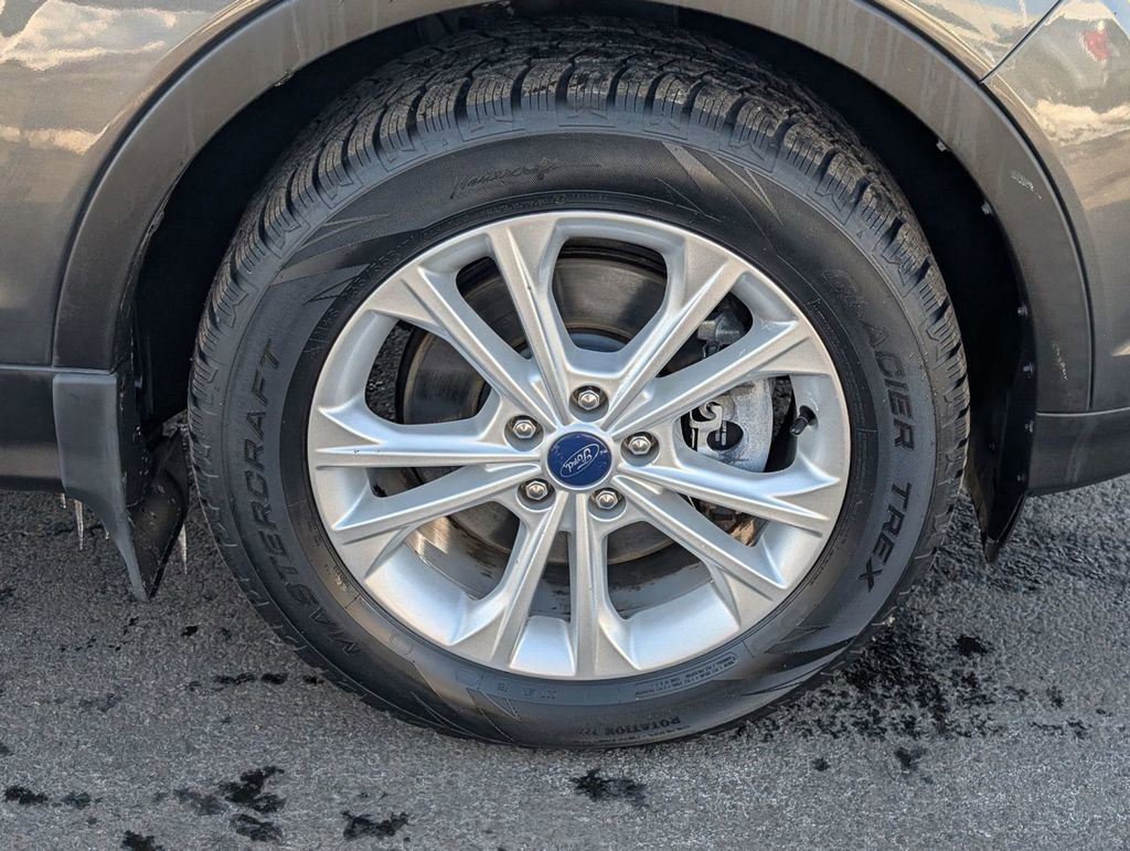 Used 2017 Ford Escape SE image 16