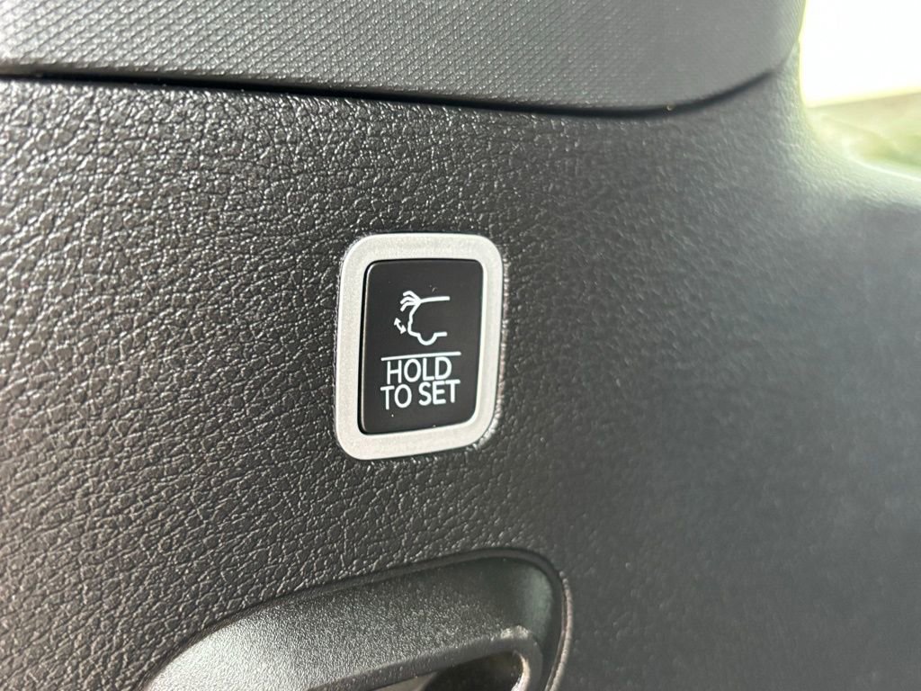 Used 2025 Jeep Wagoneer Series II w/ 8-Passenger Seating Package image 7