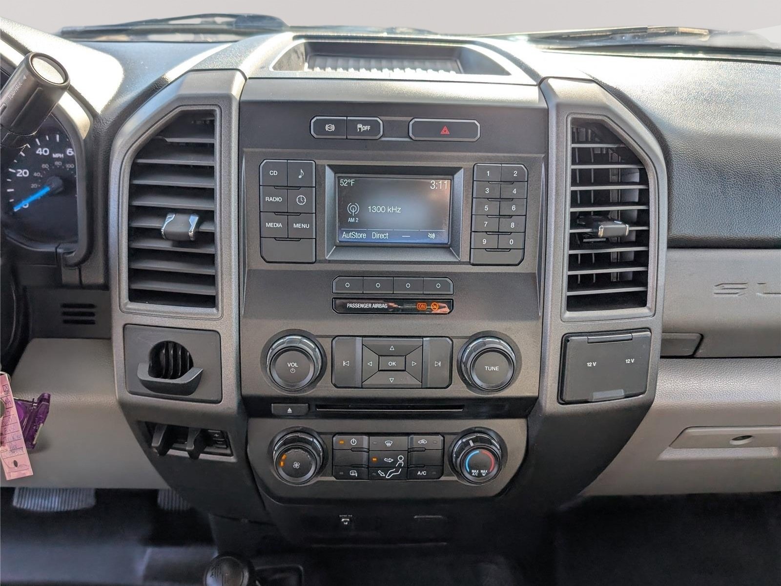Used 2017 Ford F550 4x4 Regular Cab Super Duty image 17