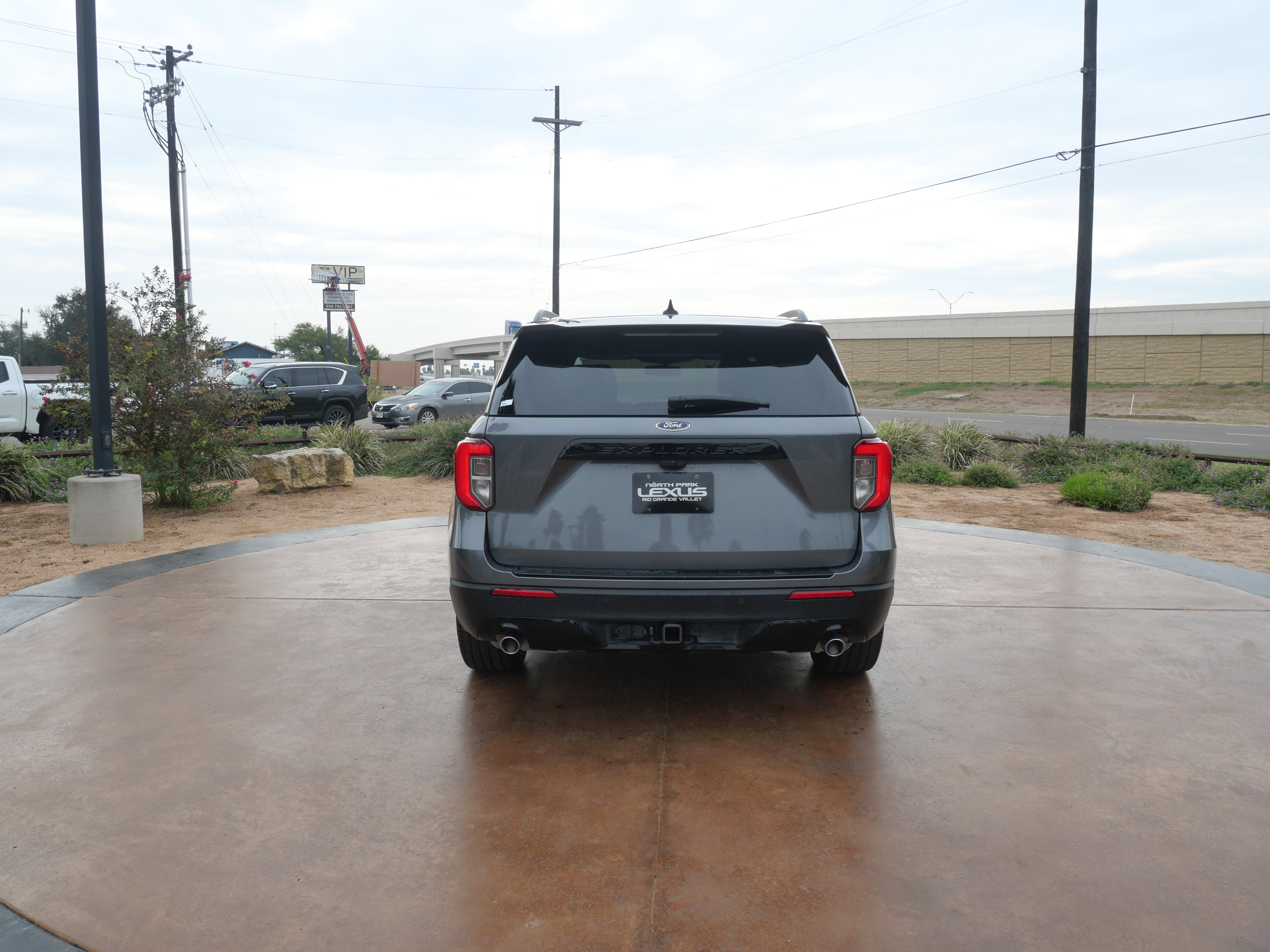 Used 2023 Ford Explorer ST-Line w/ Class IV Trailer Tow Package image 3