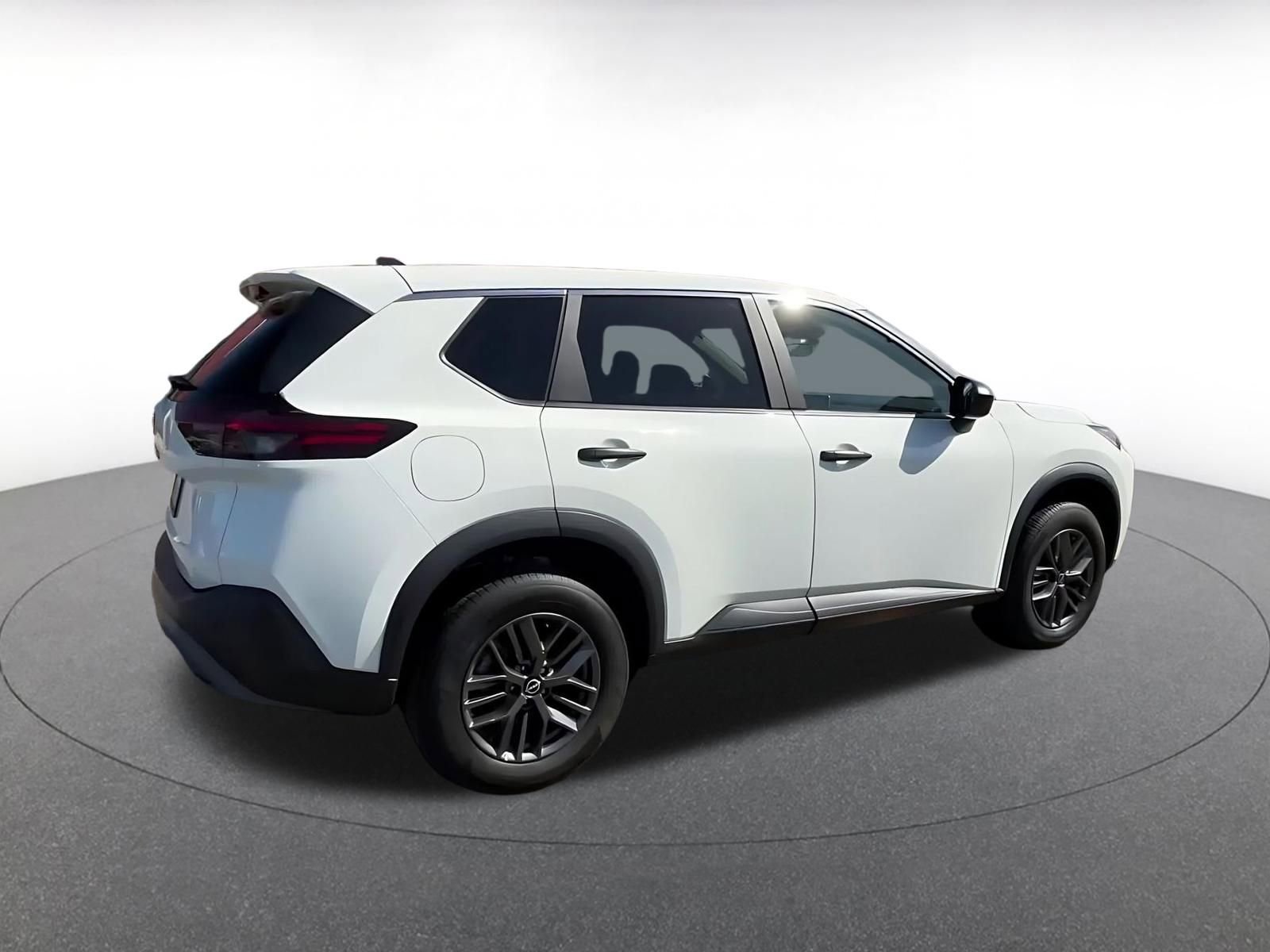 Used 2023 Nissan Rogue S FWD image 14