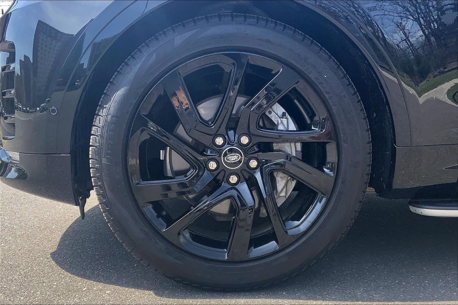 Used 2025 Land Rover Discovery Dynamic SE AWD/4WD image 10