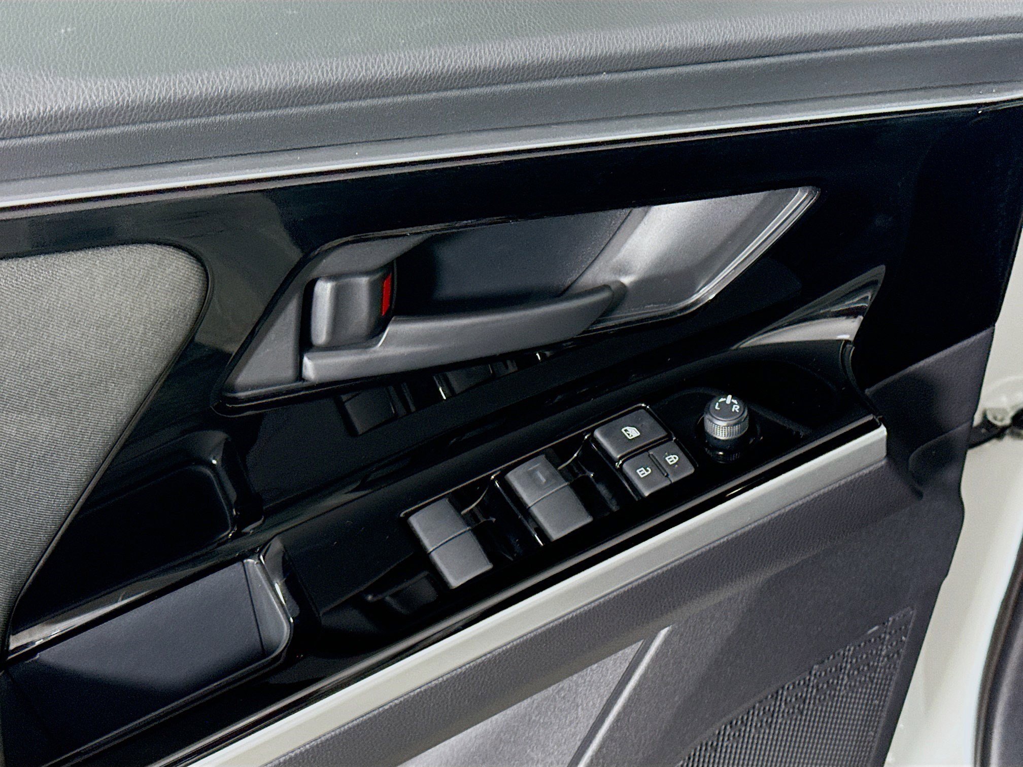 Used 2024 Subaru Solterra Premium image 24