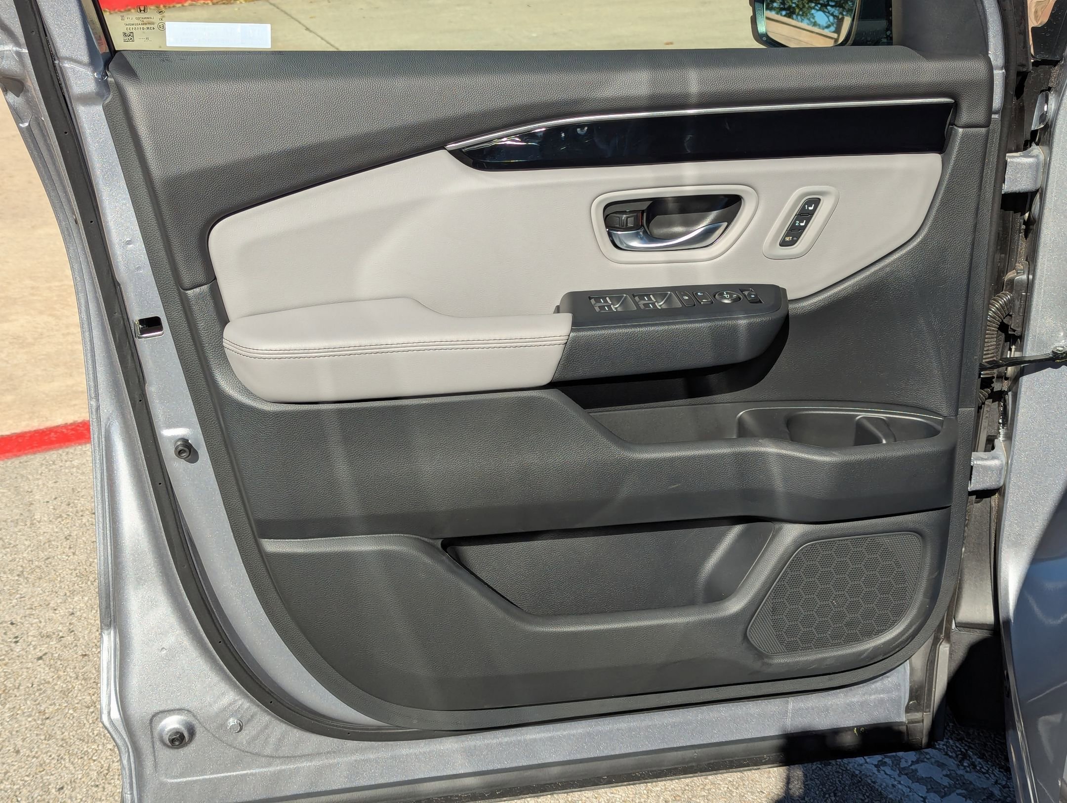 Used 2025 Honda Pilot Touring image 11