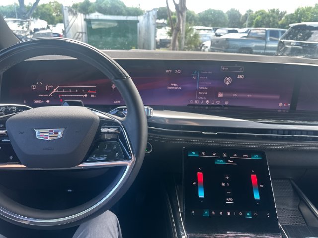 Certified 2025 Cadillac Escalade ESV Sport AWD/4WD image 12