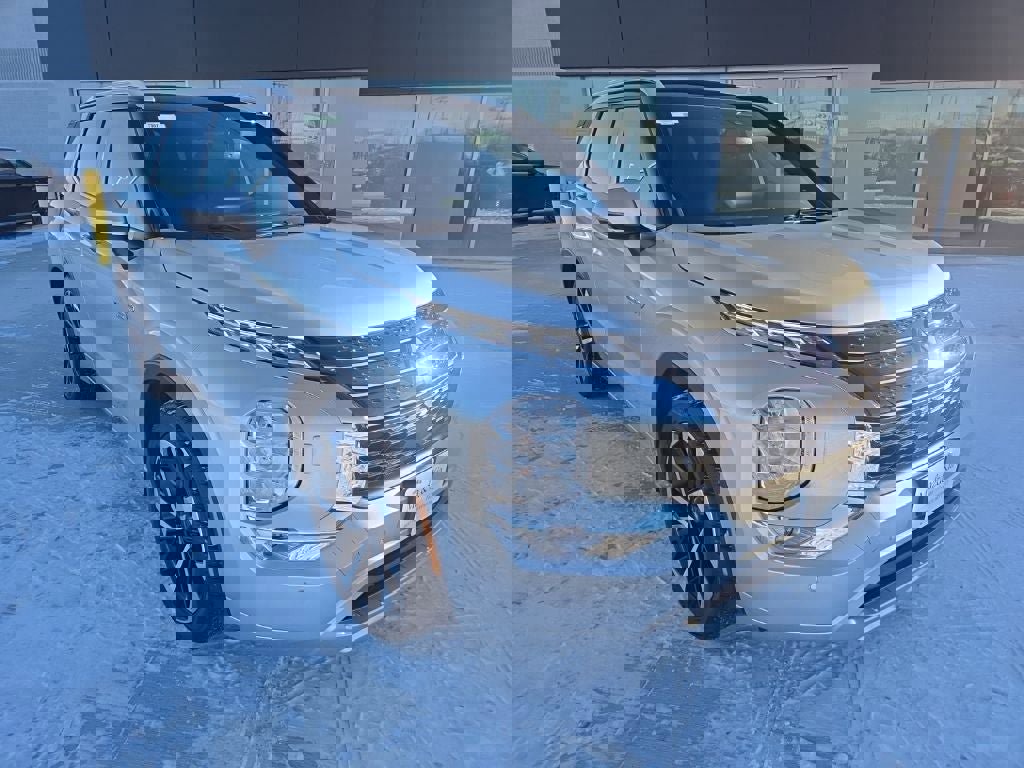 Used 2023 Mitsubishi Outlander SEL image 3