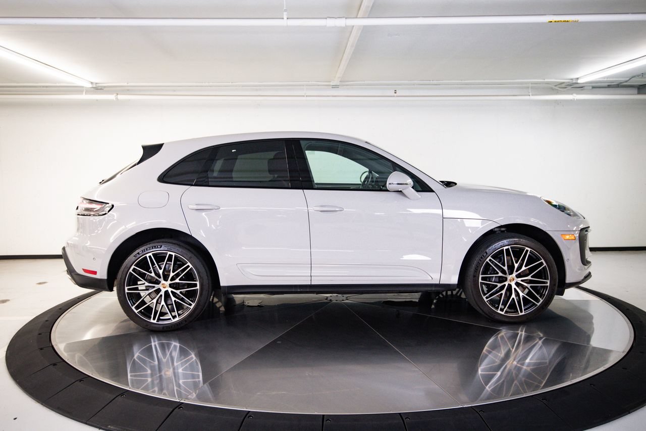 Certified 2023 Porsche Macan AWD/4WD image 8