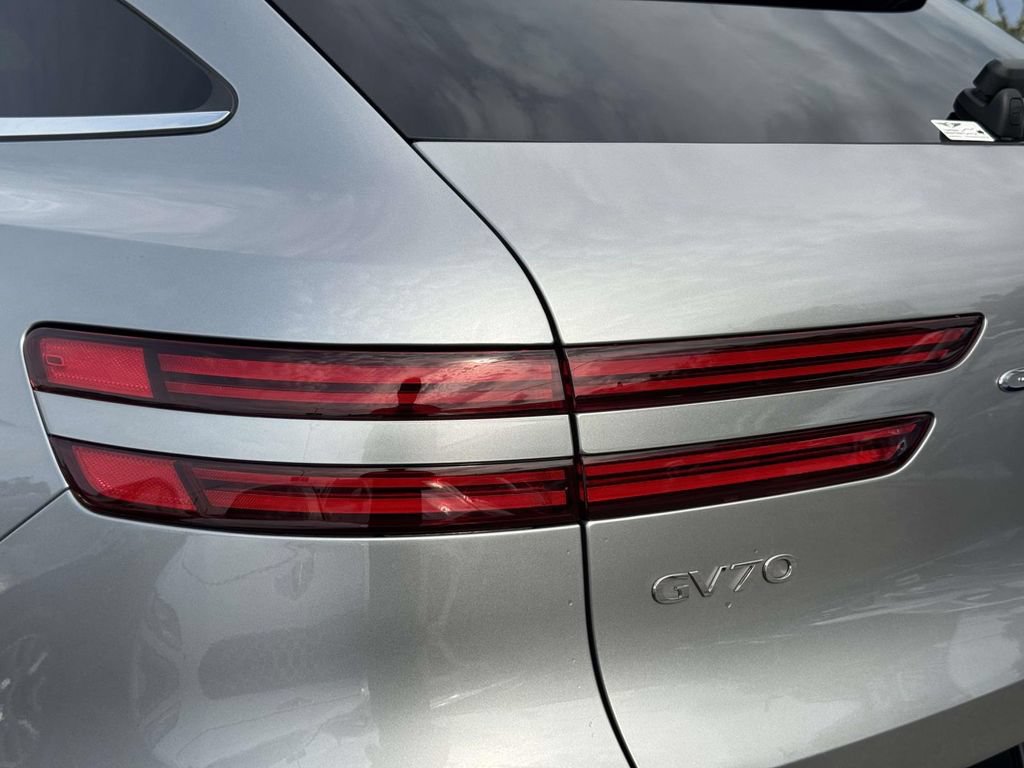 Certified 2026 Genesis GV70 2.5T Advanced AWD/4WD image 11