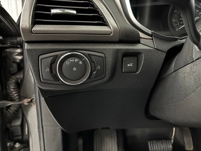 Used 2019 Ford Fusion SE FWD image 25