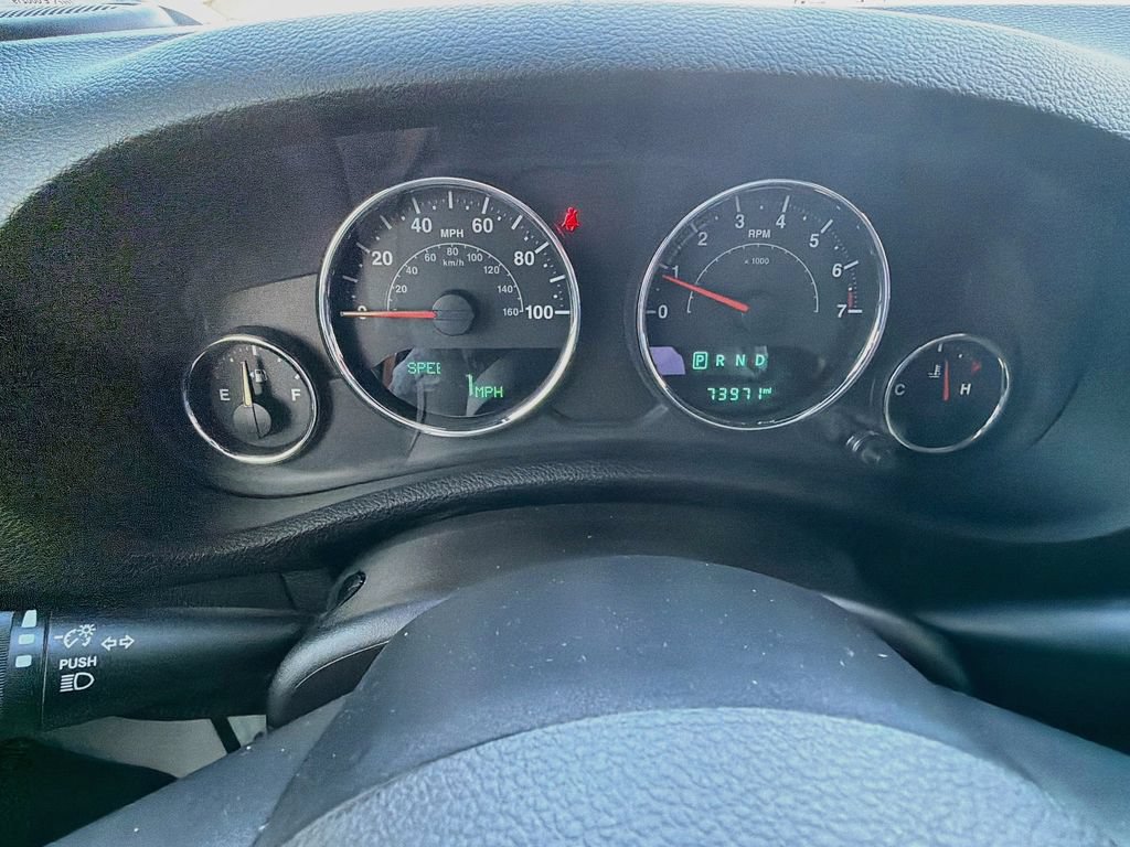 Used 2017 Jeep Wrangler Unlimited Sahara w/ Connectivity Group AWD/4WD image 34