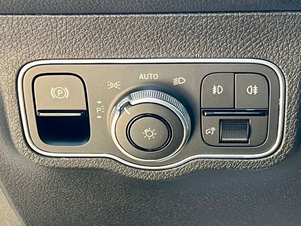 Certified 2023 Mercedes-Benz GLB 250 4MATIC image 37