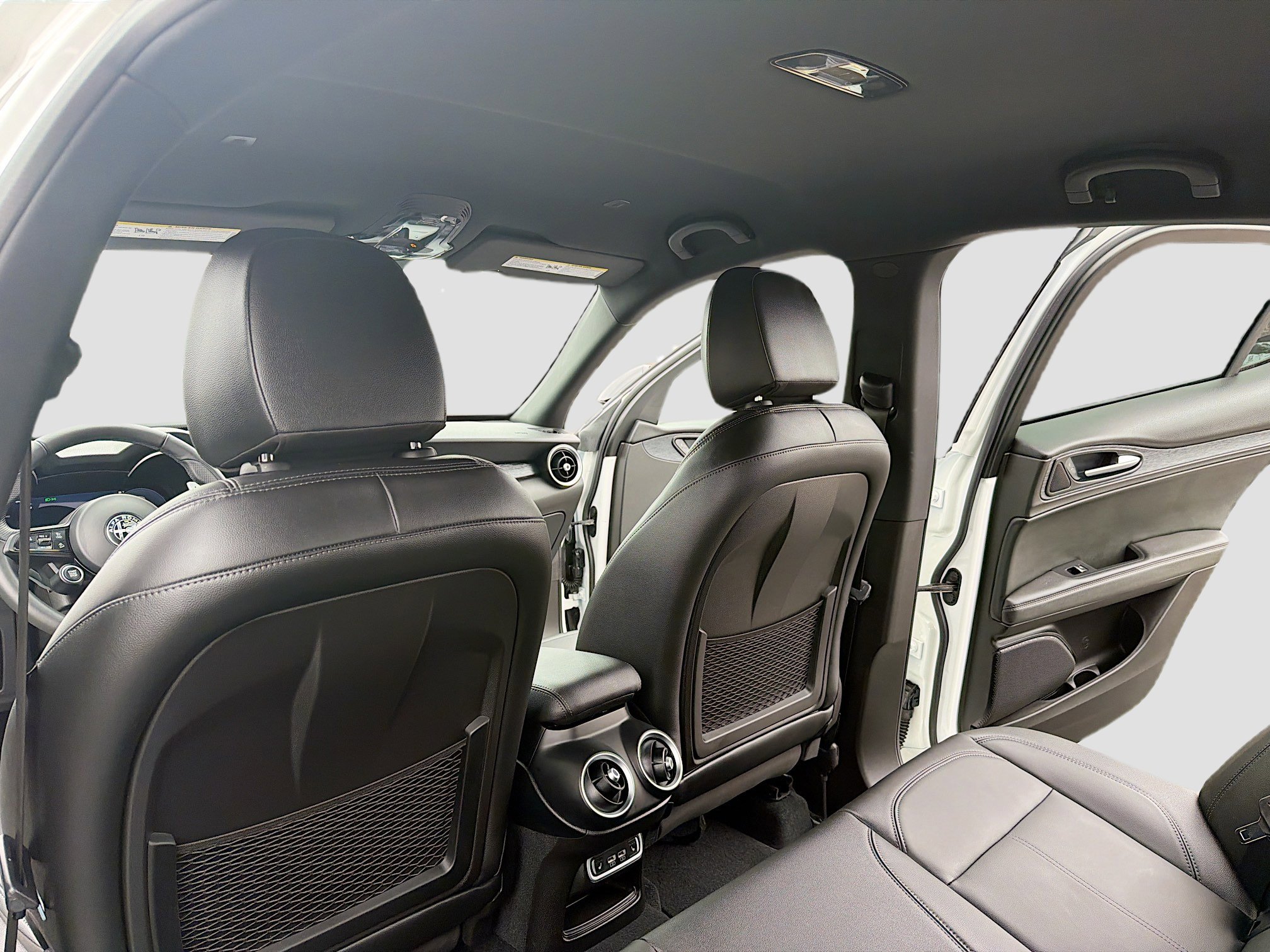 Used 2024 Alfa Romeo Stelvio Sprint image 6