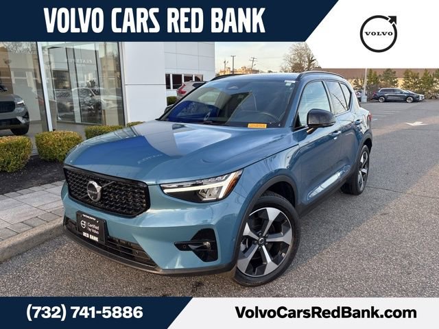 Used 2025 Volvo XC40 B5 Plus AWD/4WD image 1