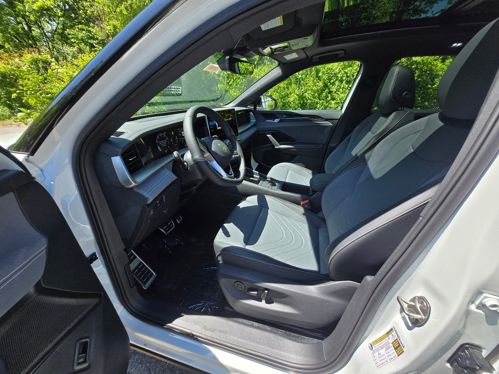 New 2026 Volkswagen Tiguan SE R-Line FWD image 19