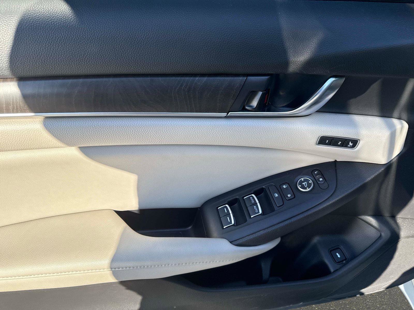 Used 2022 Honda Accord Touring image 18