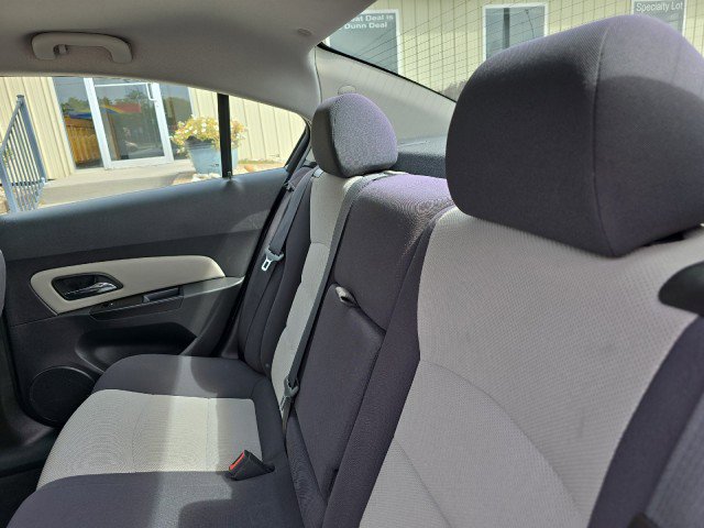Used 2014 Chevrolet Cruze LS image 28