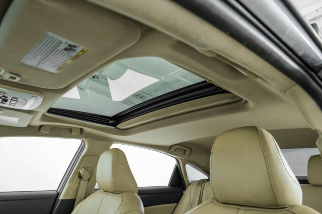 Used 2019 Toyota Avalon XLE w/ Moonroof Package image 24