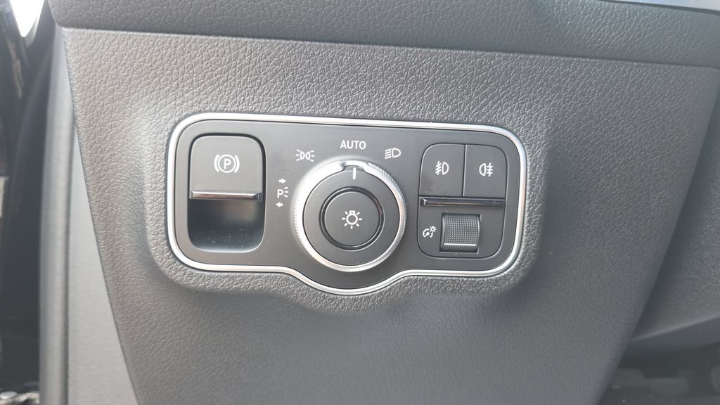 Certified 2025 Mercedes-Benz GLB 250 image 14