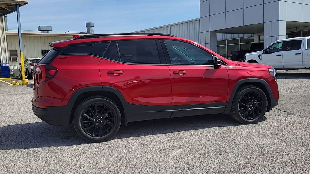 Used 2023 GMC Terrain SLT w/ Elevation Edition image 8