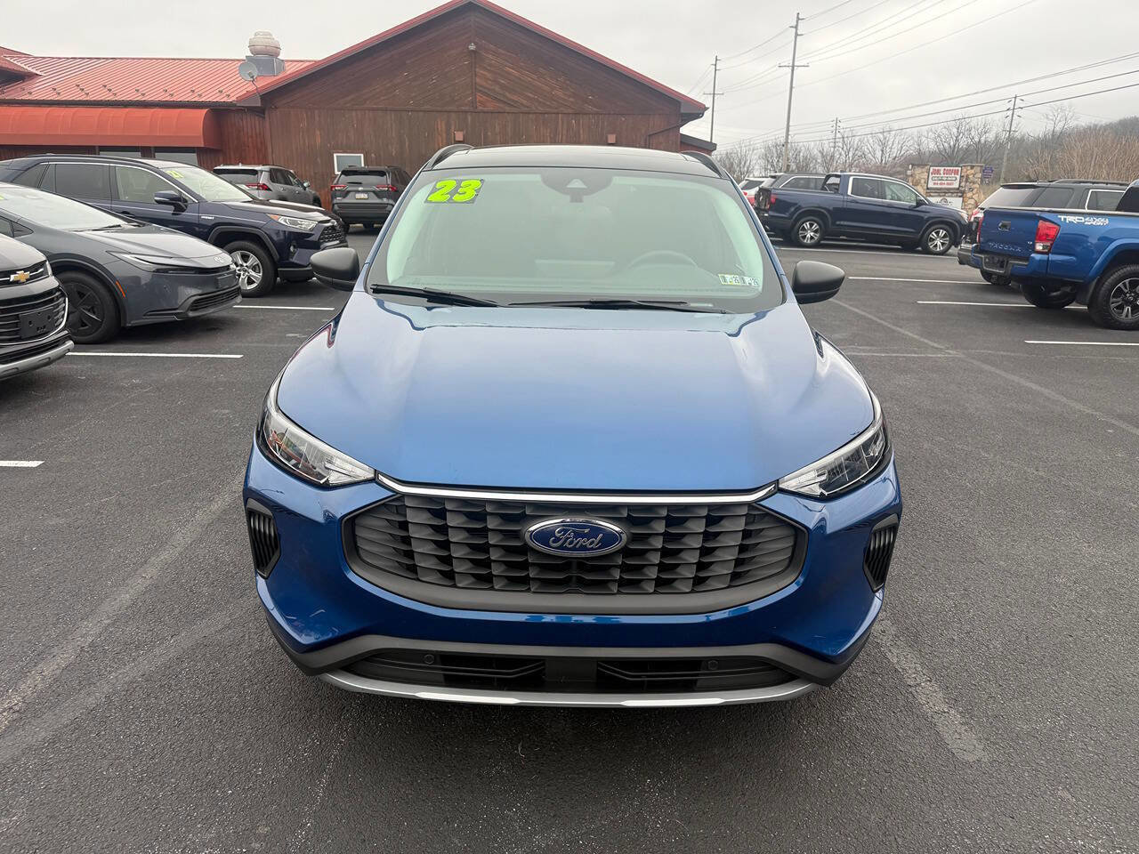 Used 2023 Ford Escape Active w/ Tech Pack #1 AWD/4WD image 3