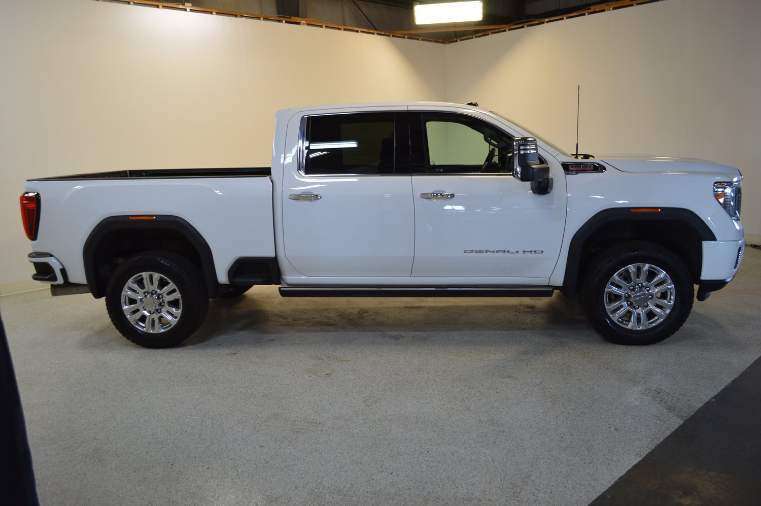 Used 2023 GMC Sierra 2500 Denali w/ Denali Ultimate Package image 2