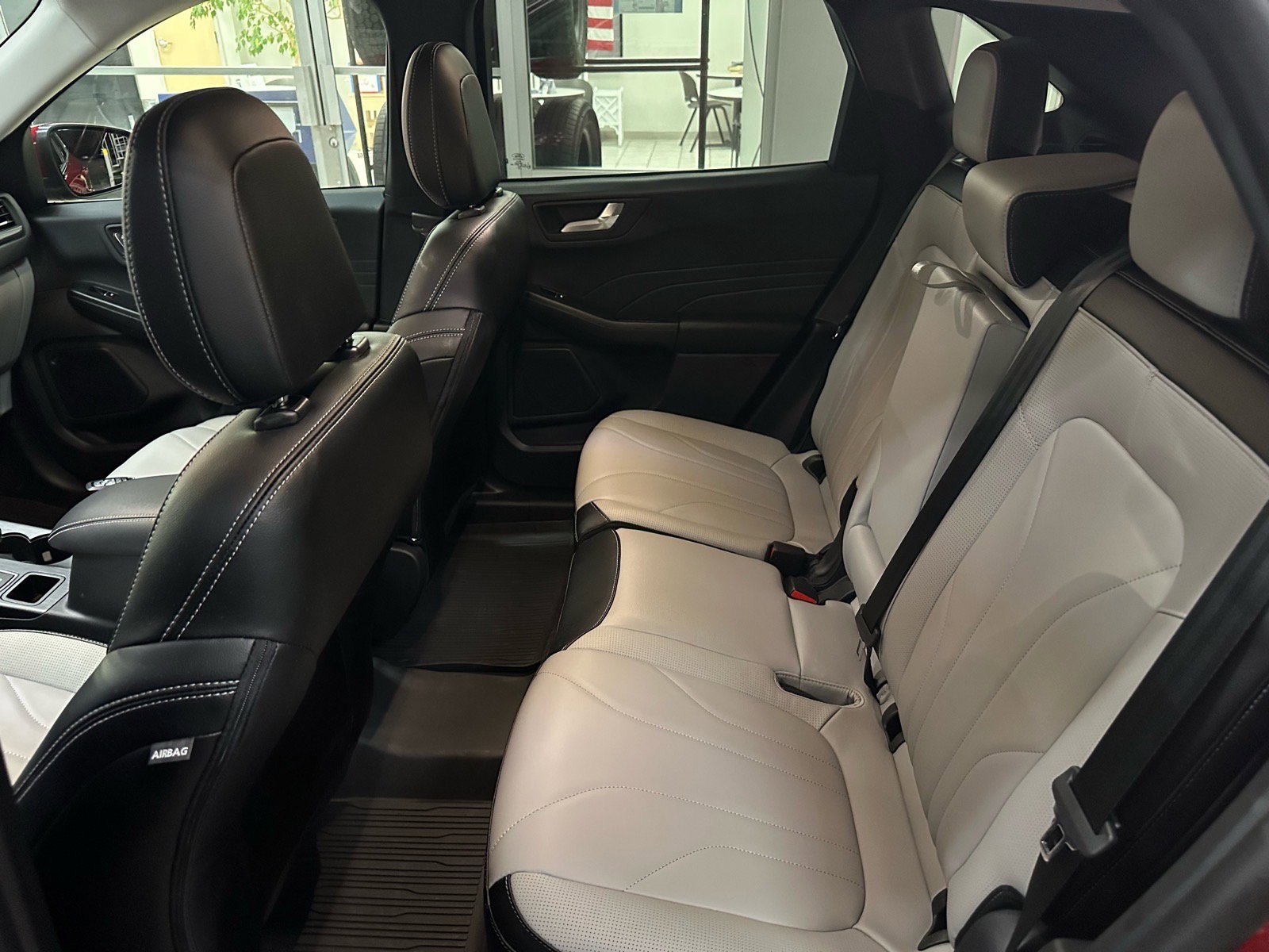 Certified 2025 Ford Escape Platinum w/ Premium Technology Package image 22