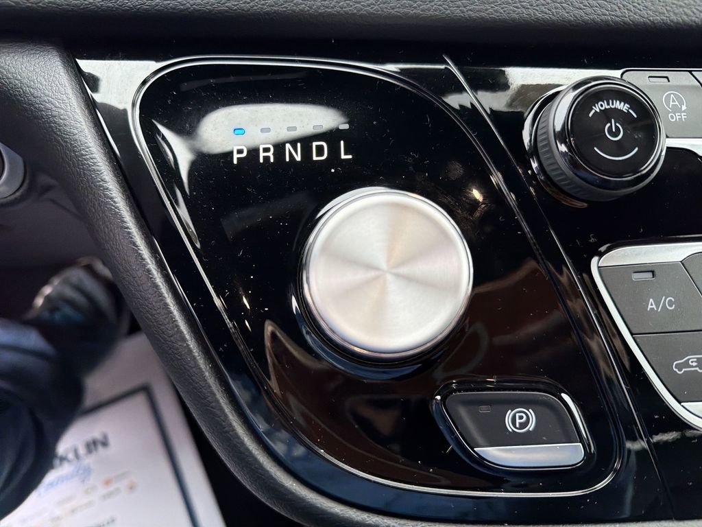 Used 2025 Chrysler Voyager LX image 25