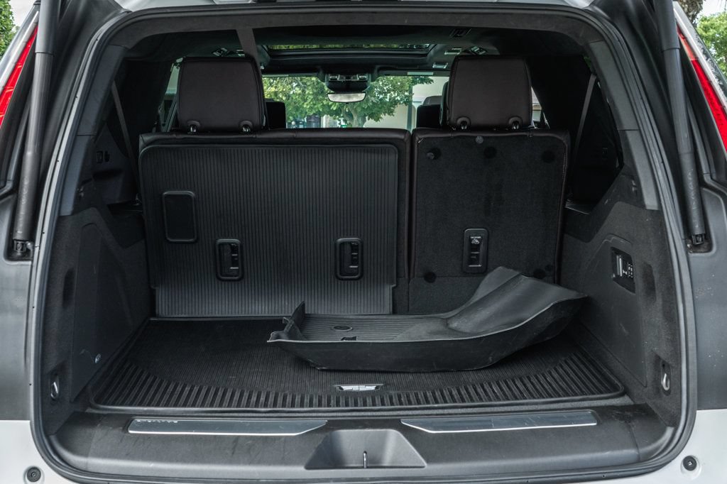 Used 2023 Cadillac Escalade ESV Sport Platinum w/ Heavy-Duty Trailer Package AWD/4WD image 30