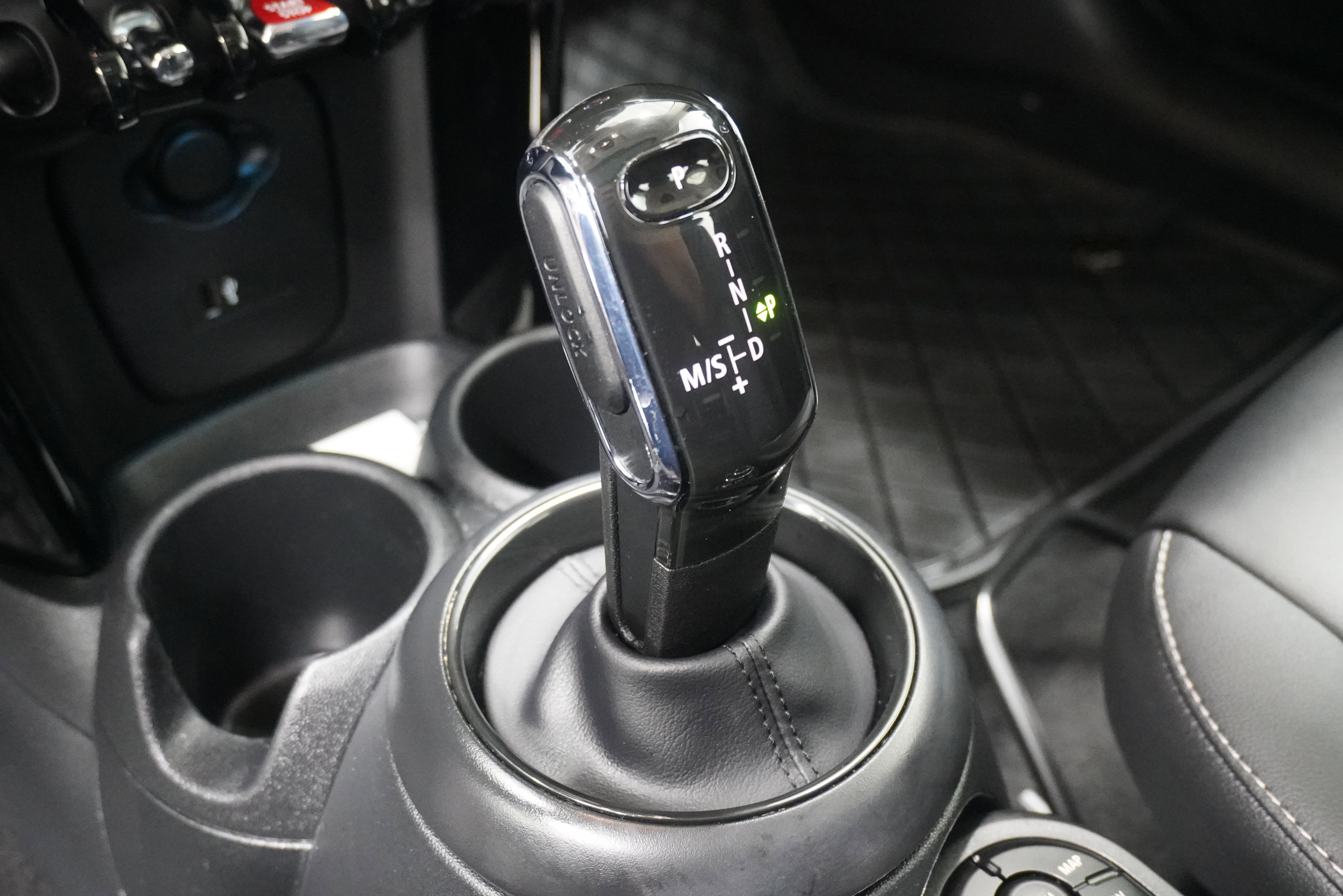 Used 2024 MINI Cooper 4-Door Hardtop FWD image 18