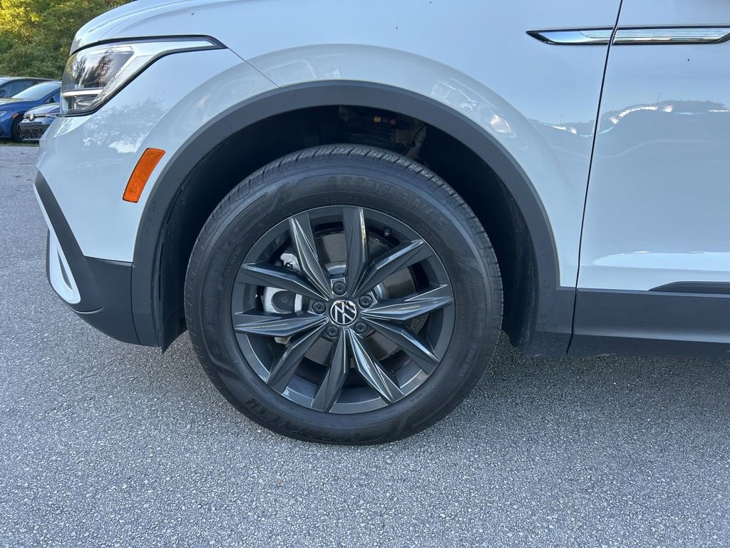 Used 2024 Volkswagen Tiguan SE image 54