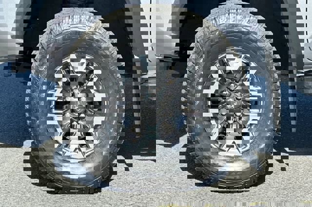 Used 2016 Toyota Tacoma TRD Off-Road w/ Premium & Technology Package image 28