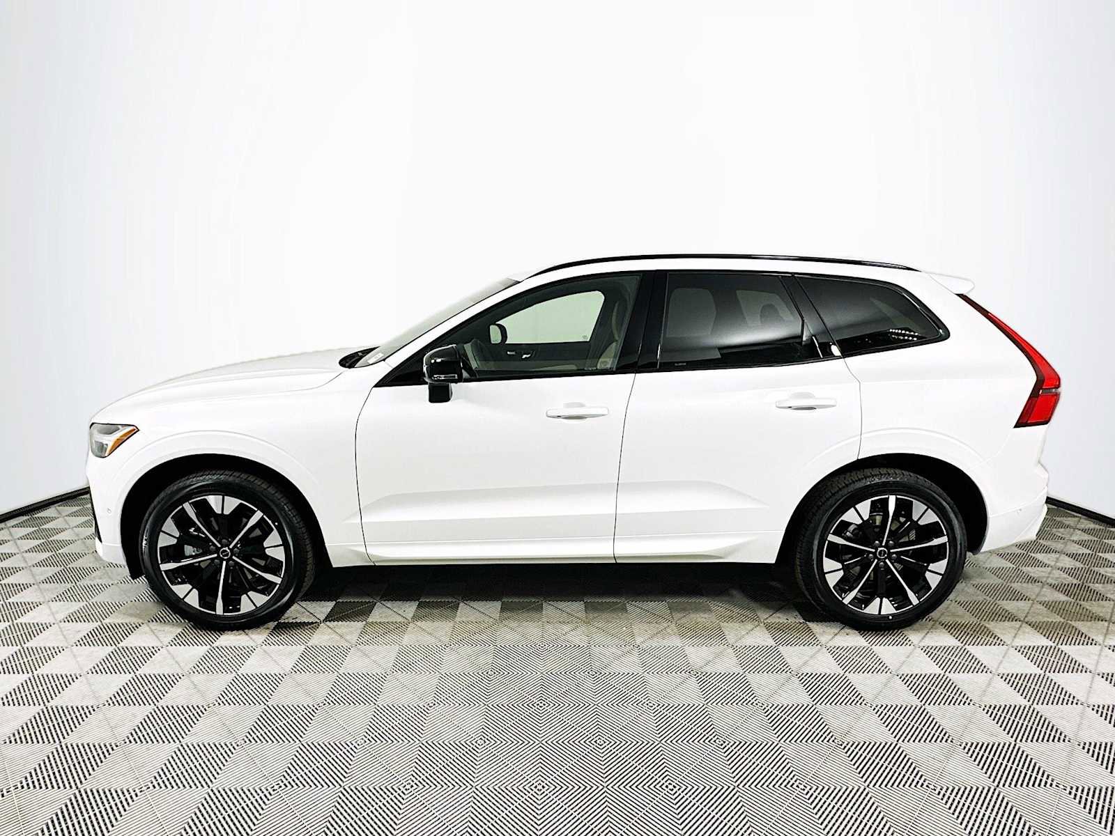 New 2026 Volvo XC60 B5 Plus w/ Protection Package Premier image 4