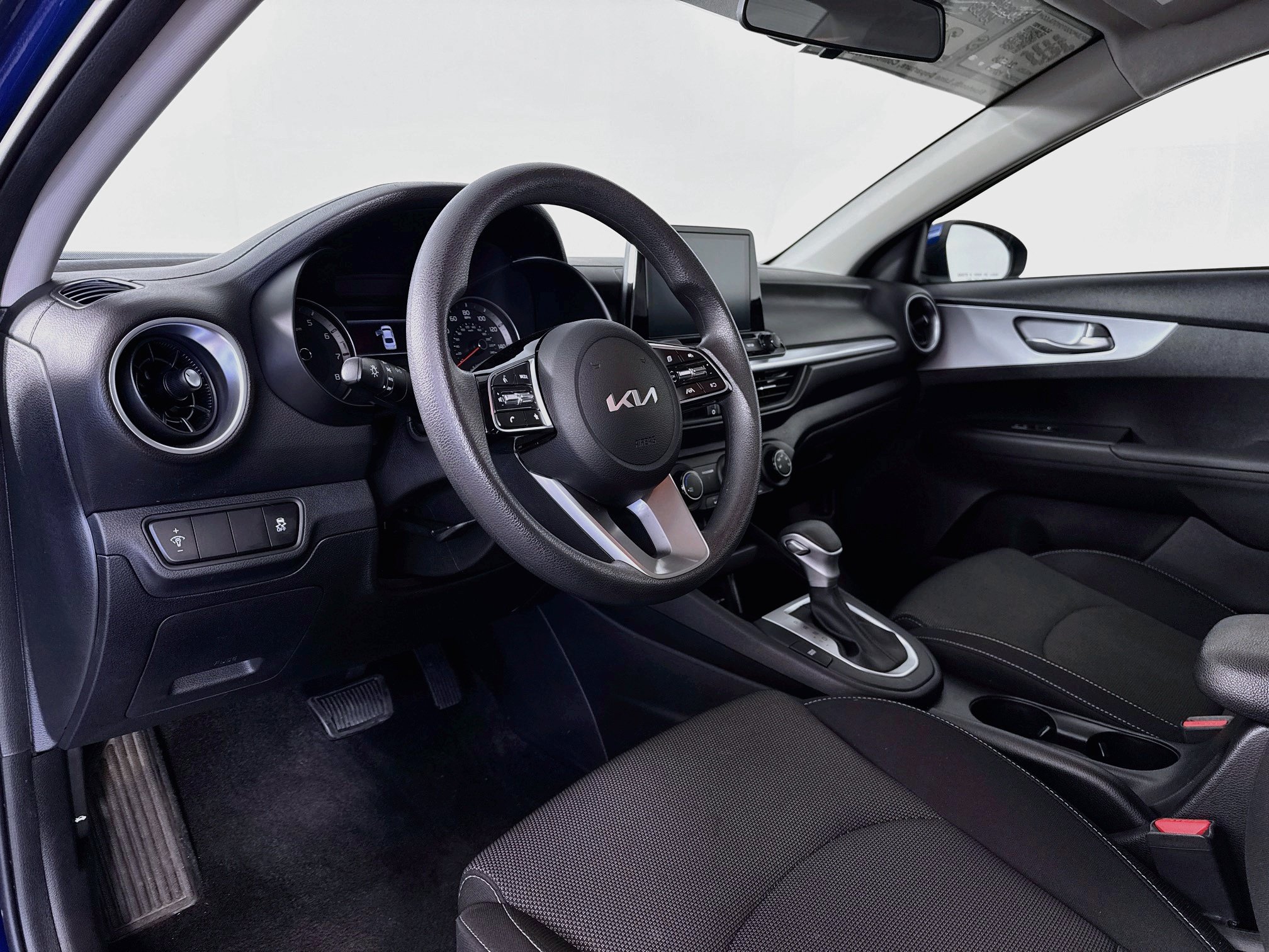 Used 2023 Kia Forte LXS FWD image 9