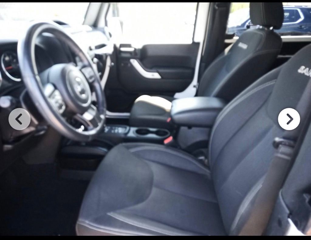 Used 2017 Jeep Wrangler Sahara w/ Connectivity Group AWD/4WD image 9