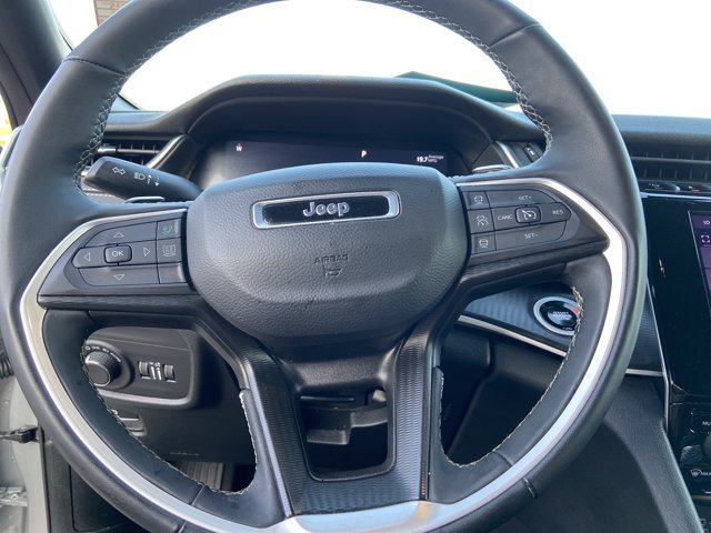 Used 2025 Jeep Grand Cherokee Altitude AWD/4WD image 35