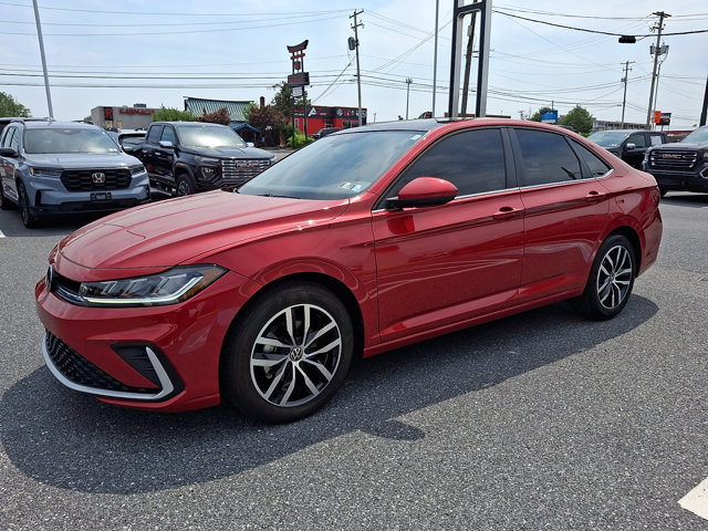 Used 2025 Volkswagen Jetta SE FWD image 3