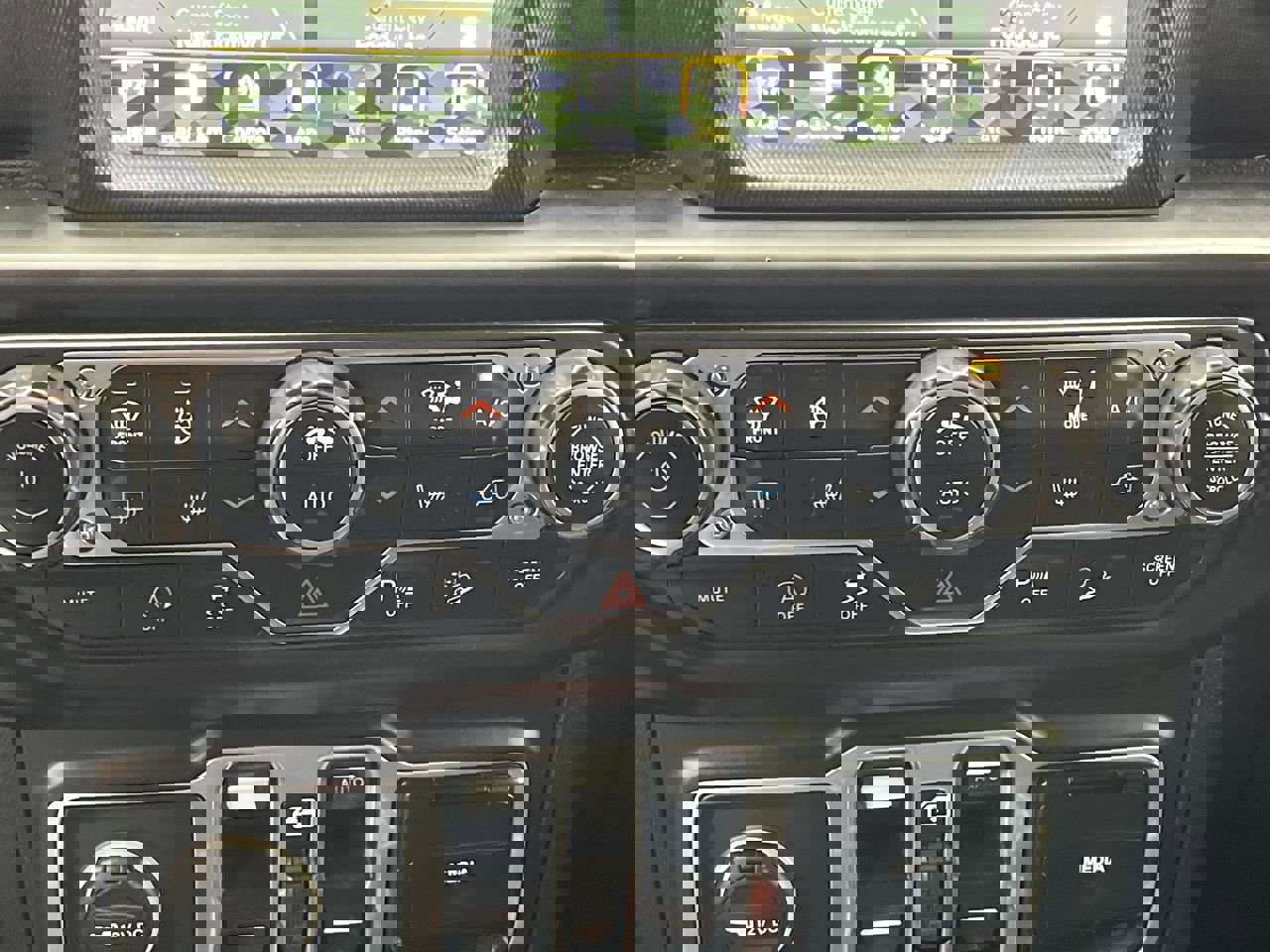 Used 2018 Jeep Wrangler Unlimited Sahara image 19