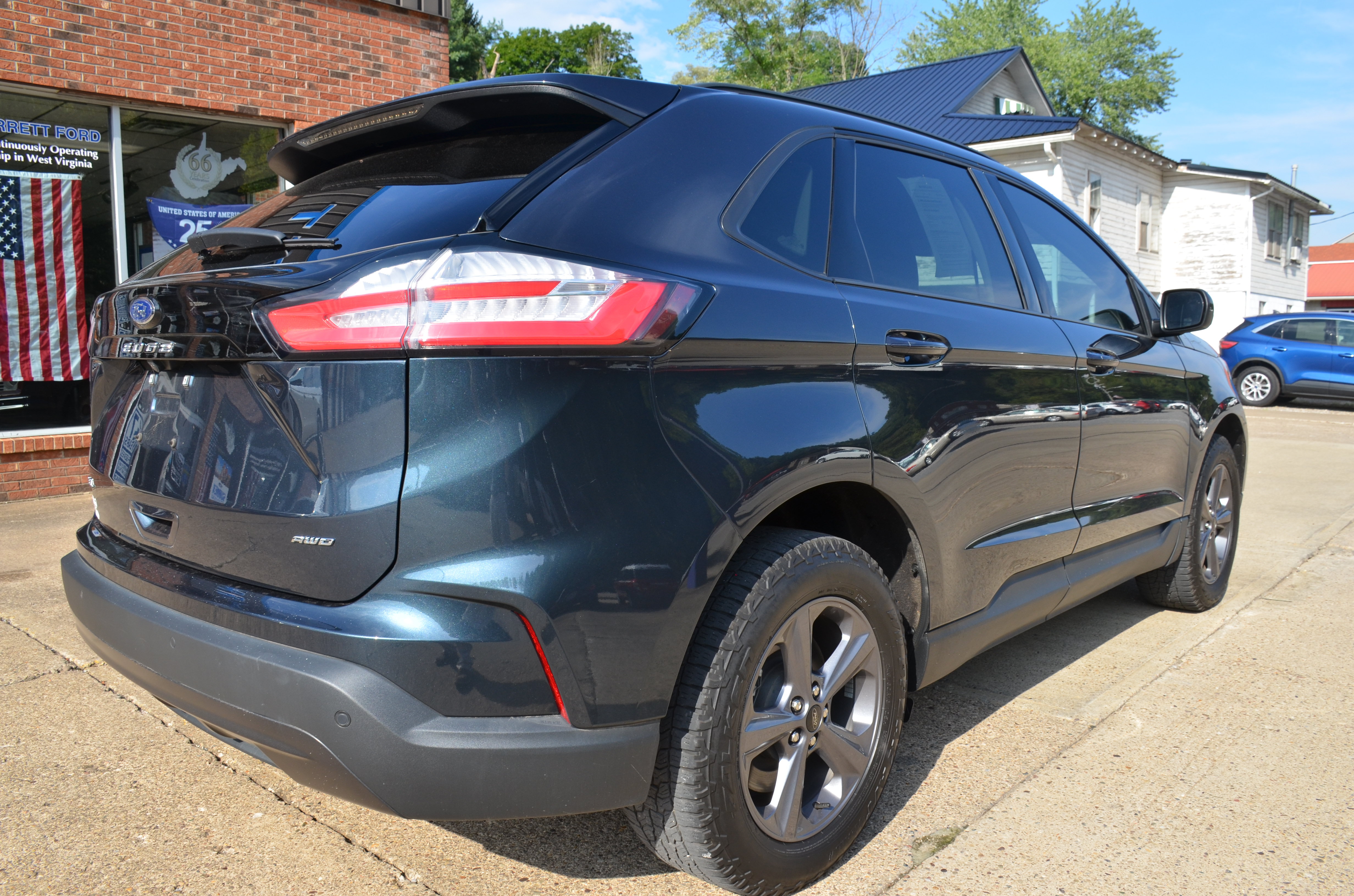 Used 2023 Ford Edge SEL w/ Sport Appearance Package AWD/4WD image 4