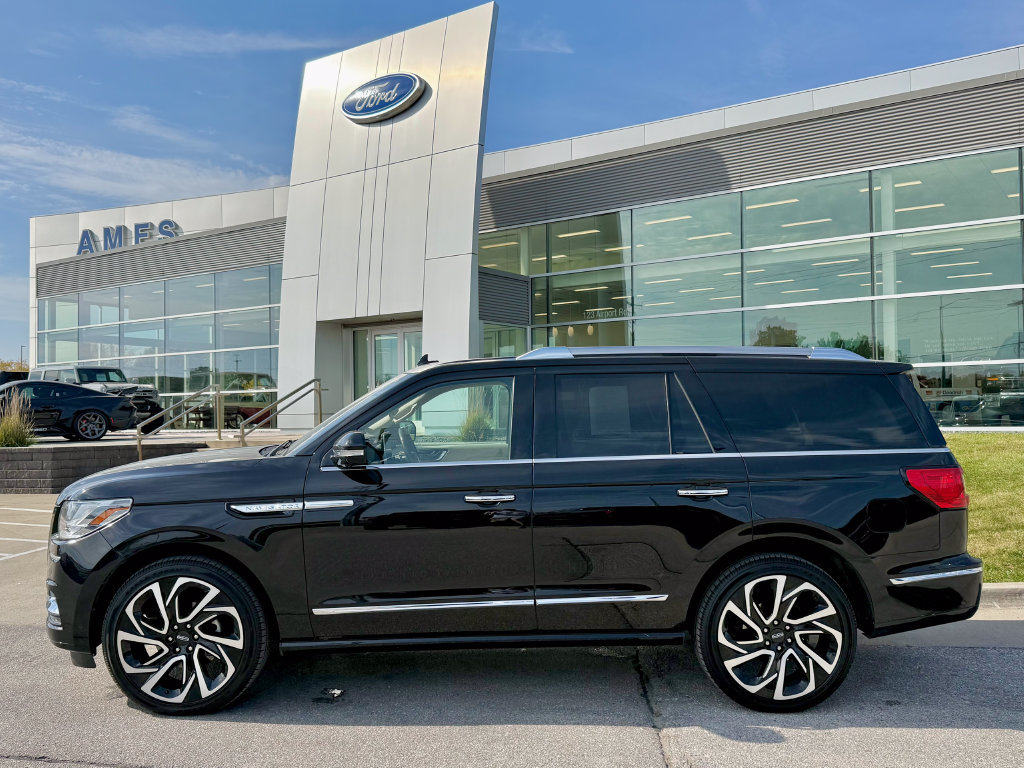 Used 2019 Lincoln Navigator Reserve AWD/4WD image 3
