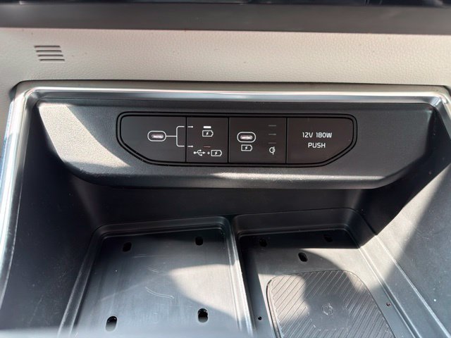 Used 2025 Kia Carnival EX FWD image 24