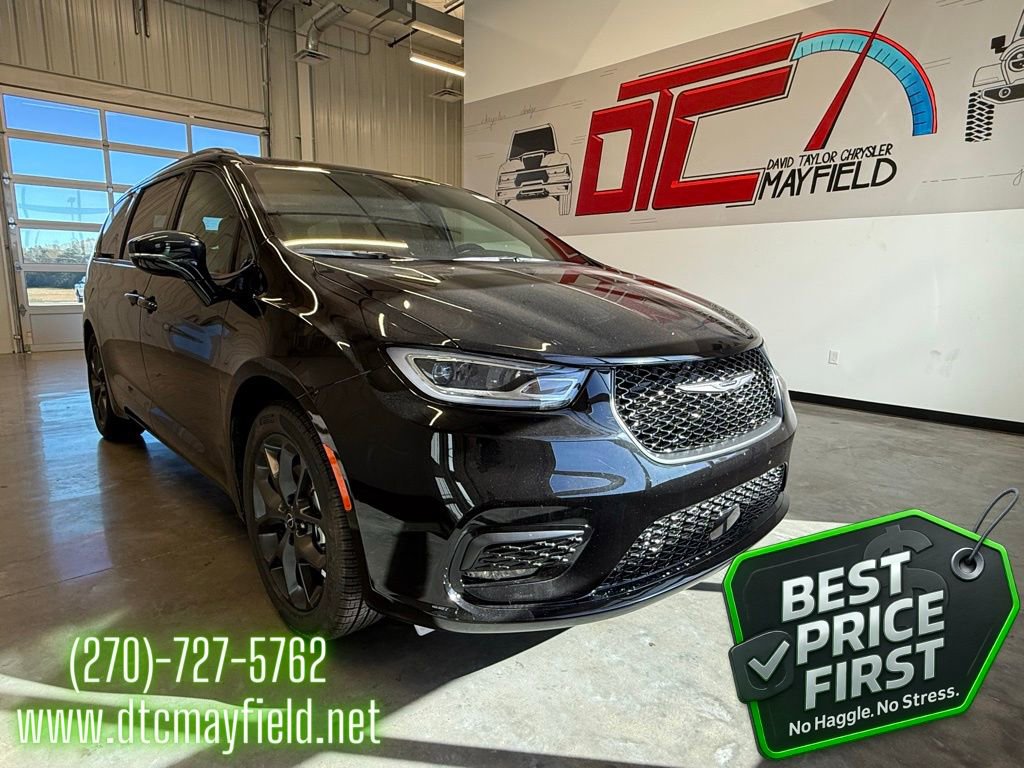 New 2026 Chrysler Pacifica Limited w/ S Appearance Package