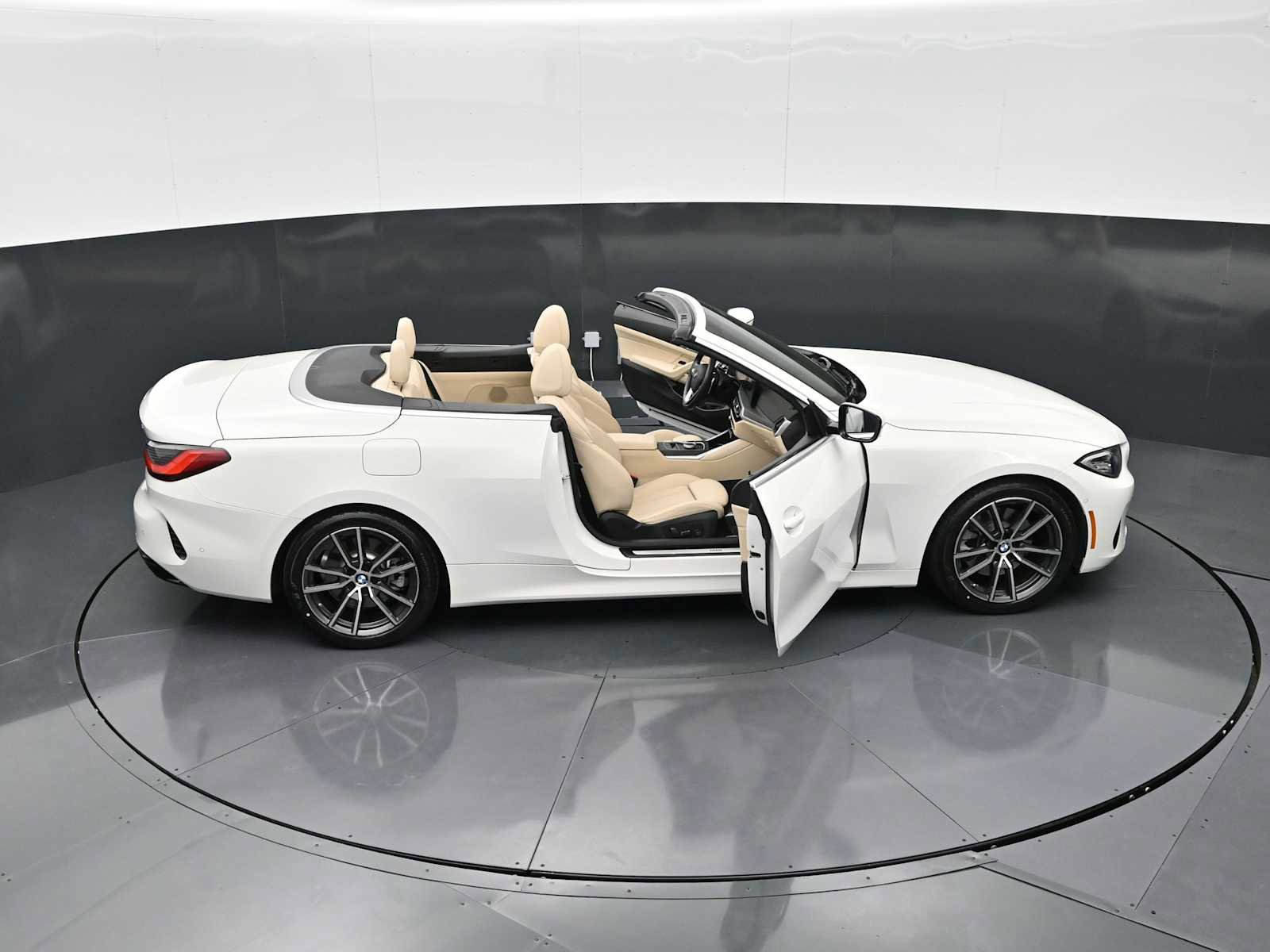 Used 2024 BMW 430i Convertible w/ Premium Package image 30