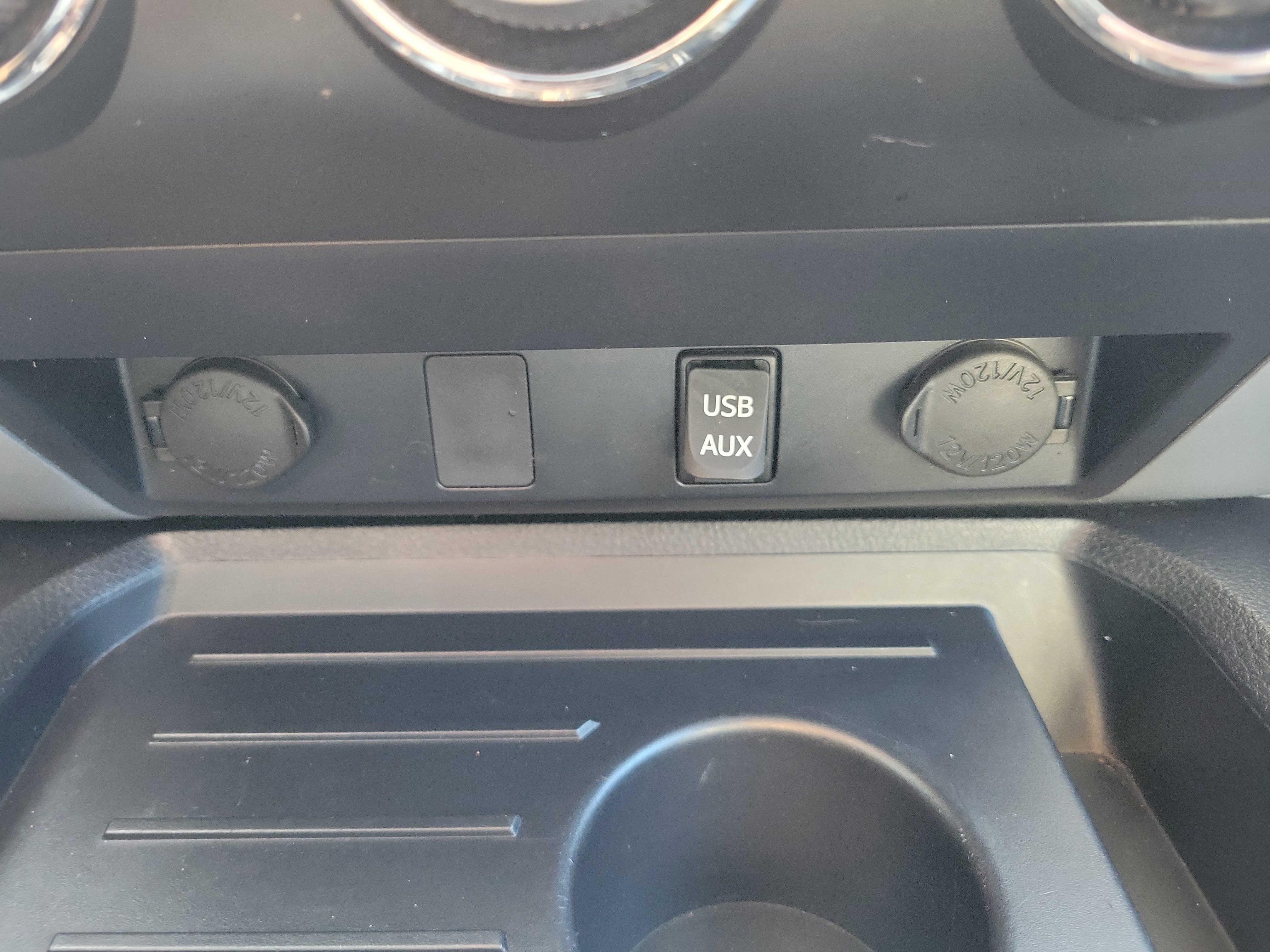 Used 2018 Toyota Tundra SR5 w/ SR5 Upgrade Package image 33