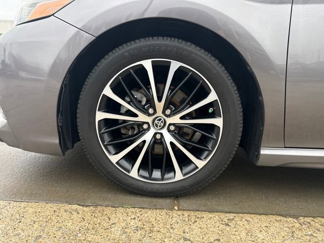 Used 2019 Toyota Camry SE w/ Sunroof Package image 25