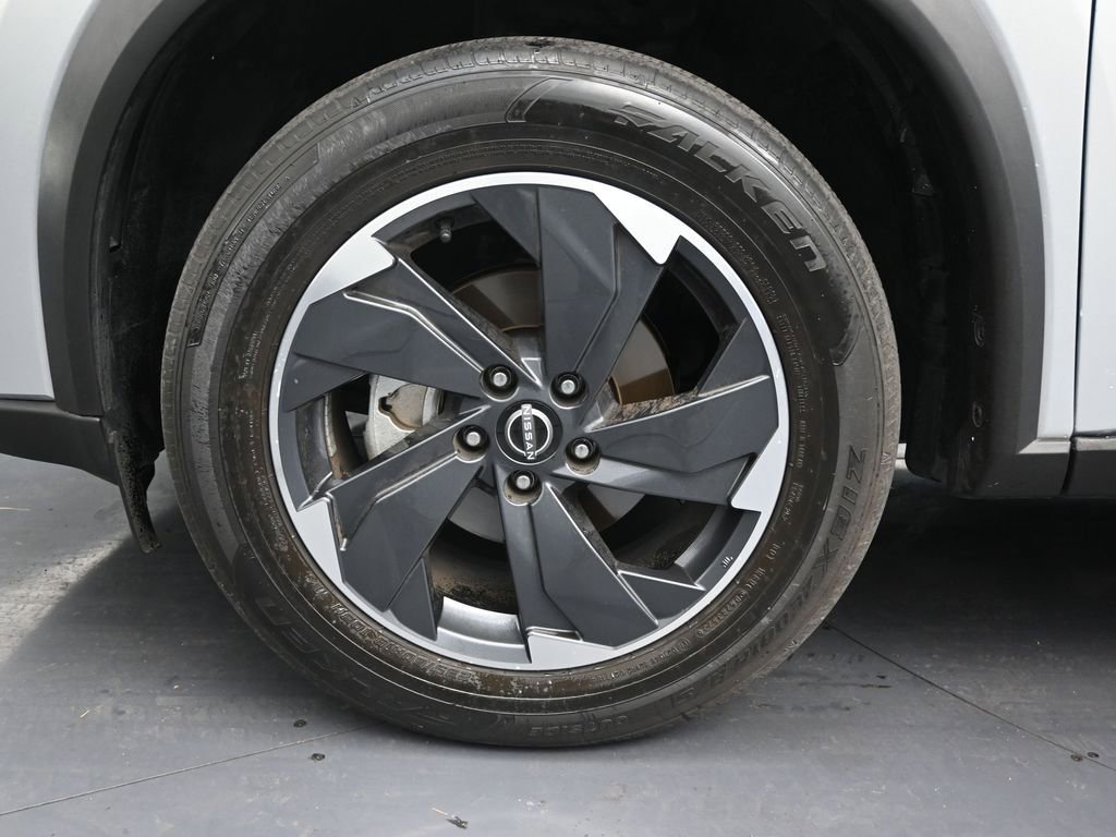 Used 2024 Nissan Rogue SV image 9