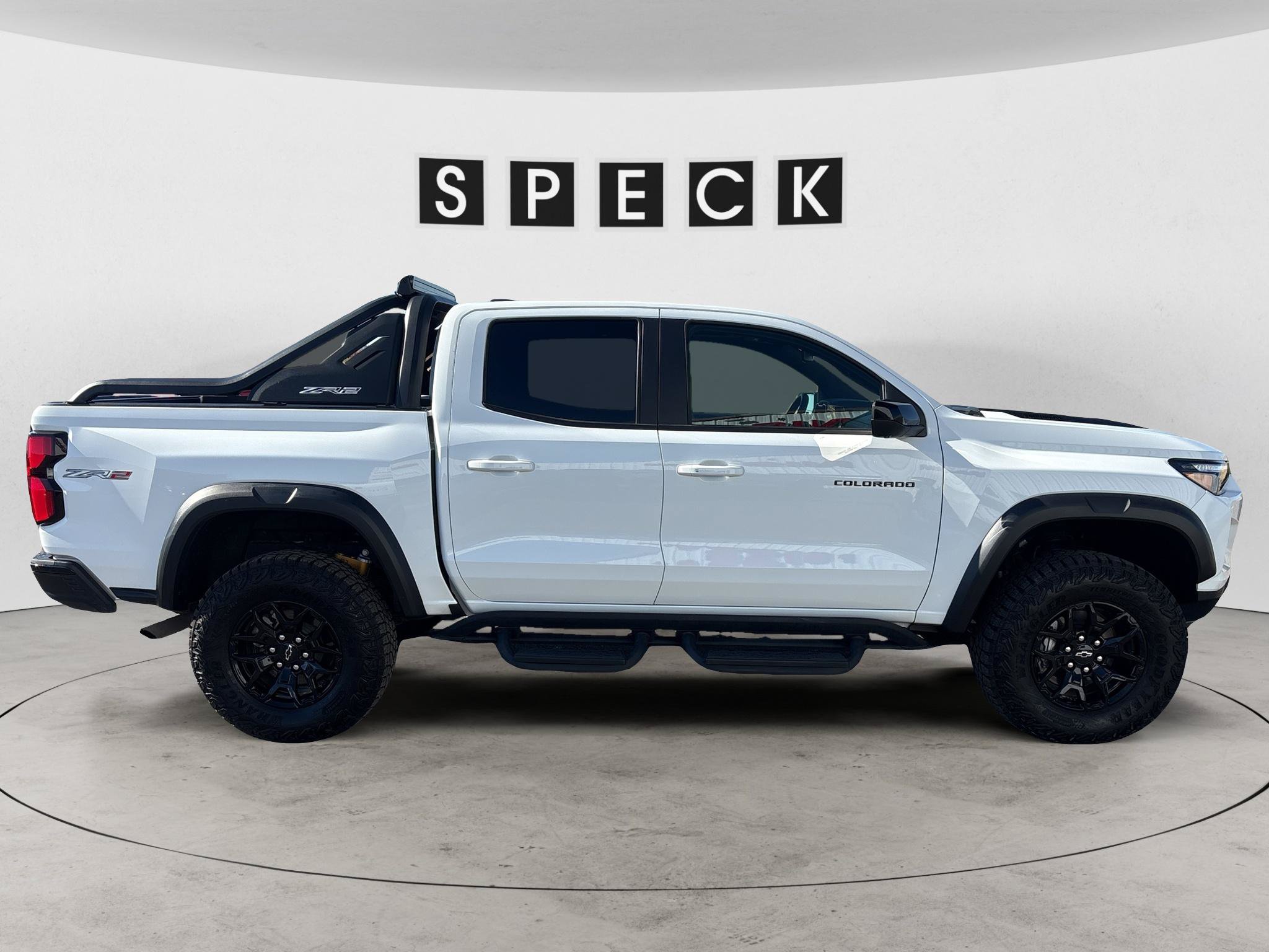 Used 2025 Chevrolet Colorado ZR2 w/ Midnight Edition AWD/4WD image 6