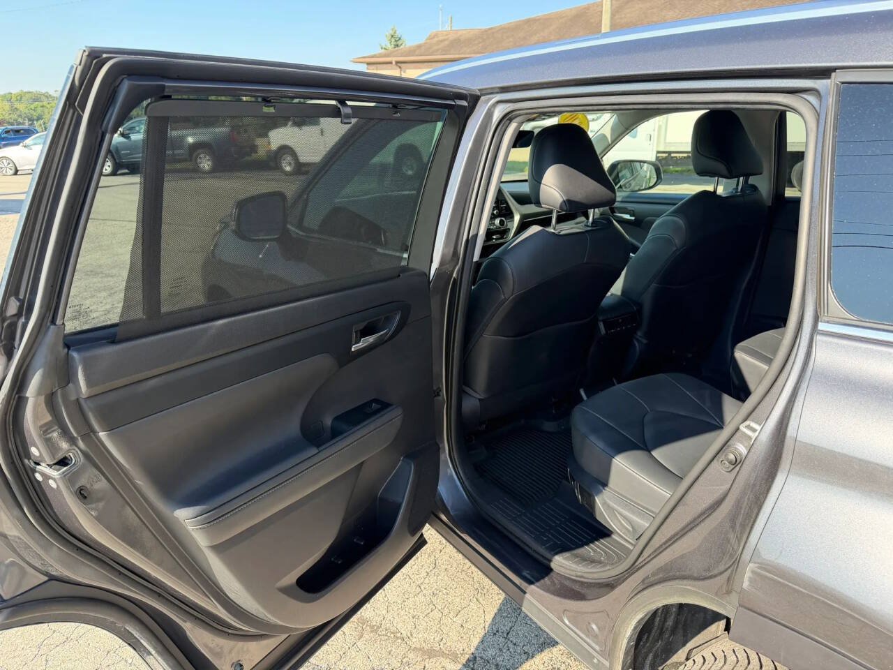 Used 2020 Toyota Highlander XLE AWD/4WD image 20